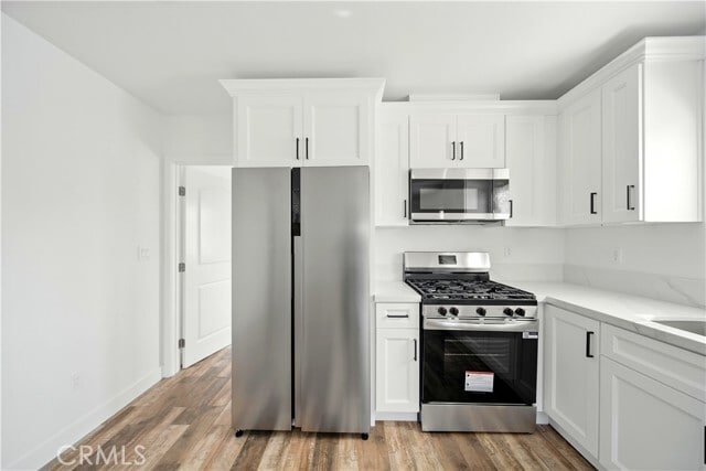 Building Photo - 523 W 78th St