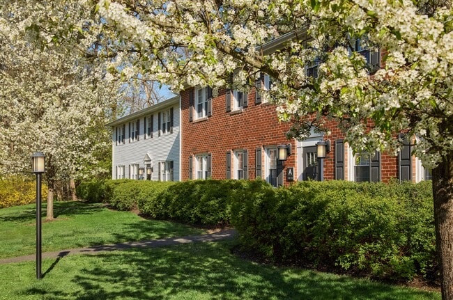 Building Photo - Avon Colonial Manor