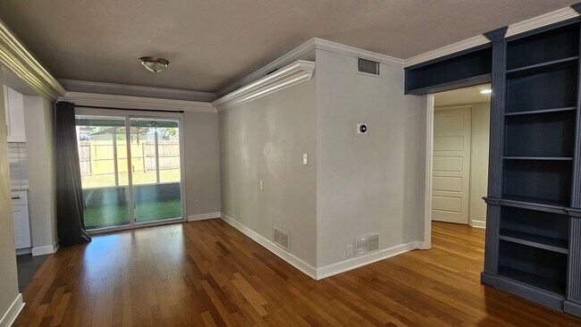 Foto del edificio - Charming SODO Home with Fenced Backyard and Built-In Fire Pit