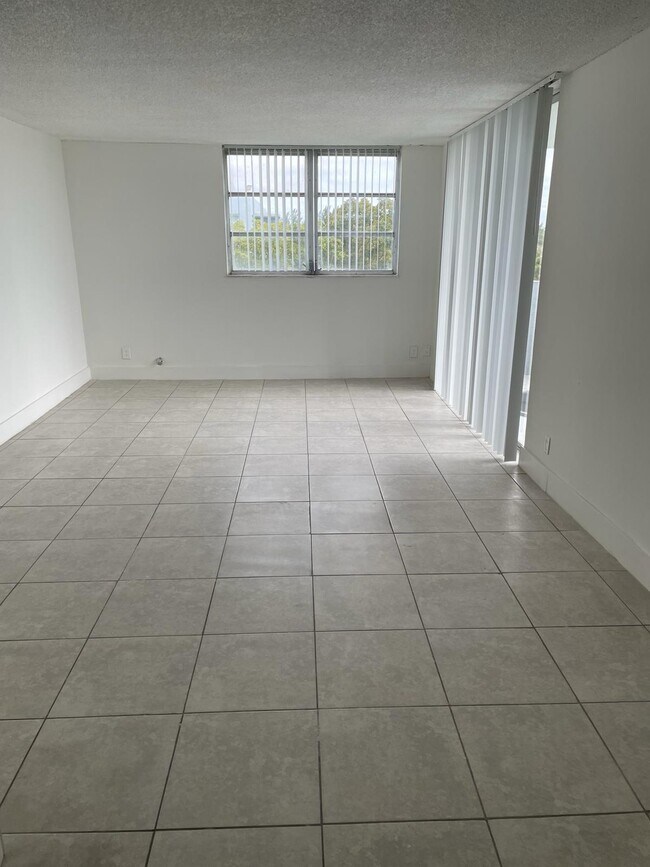 Living Room - Boardwalk at Inverrary