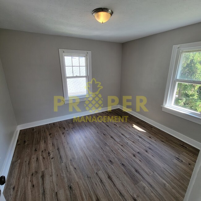 Building Photo - 2 bedrooms 1 bathroom house