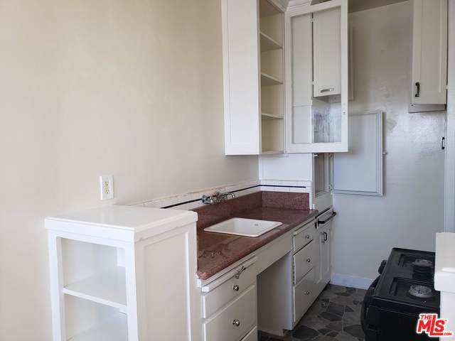 Building Photo - 657 S Cochran Ave