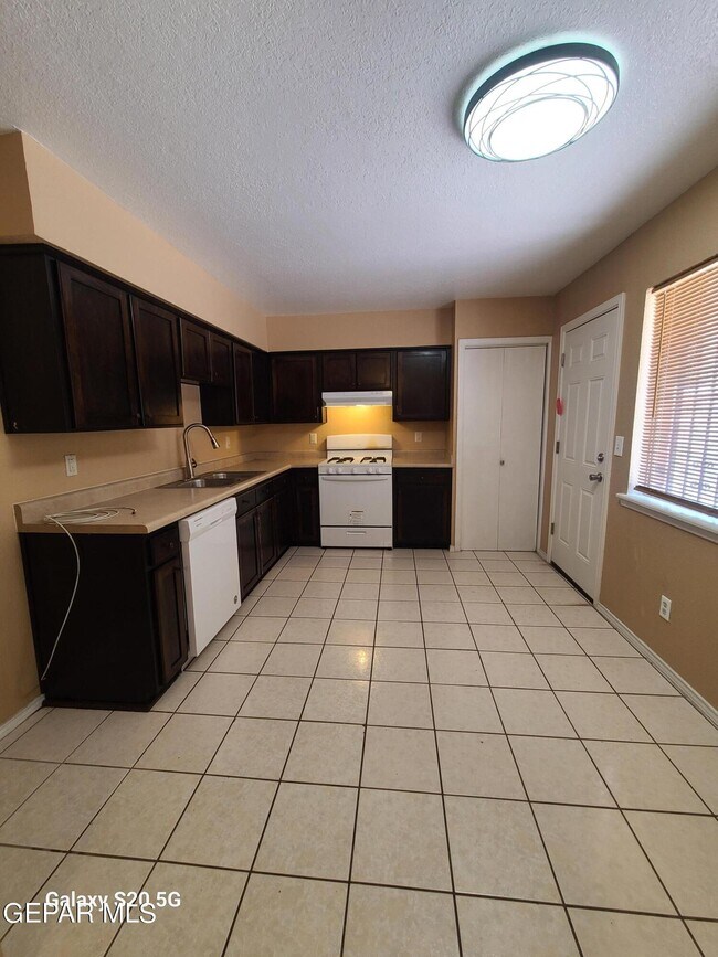 Building Photo - 11787 Jim Thorpe Dr