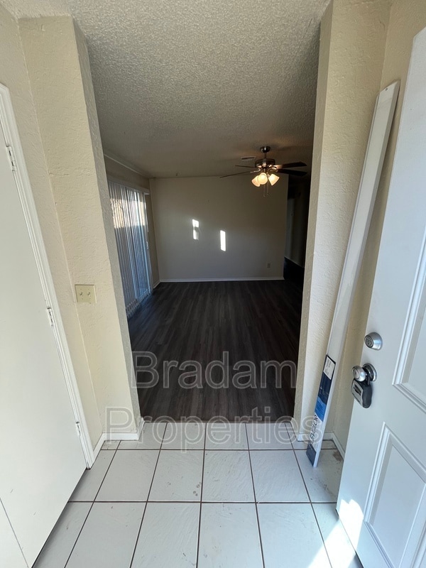 Foto del edificio - 5979 E 25th Pl