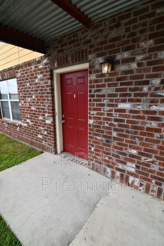 Building Photo - 5691 Villa Ln