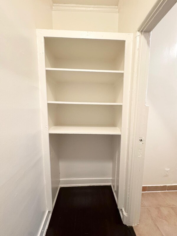 Foto del edificio - 636 N Plymouth Blvd