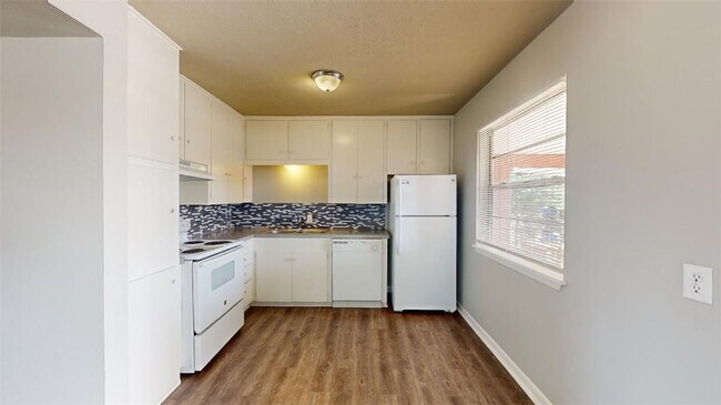 Foto del edificio - 3800 E 29th St