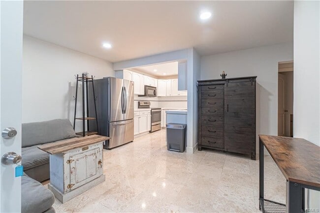 Building Photo - 376 Miraleste Dr