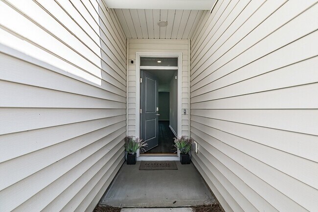 Building Photo - 3 Bedroom / 2 Bath for Rent in Cypress Ridge