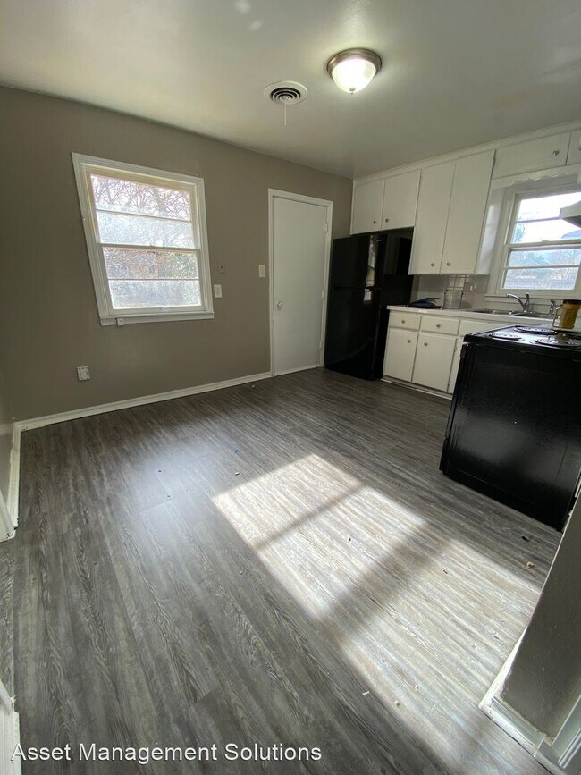 Foto del edificio - 4 br, 1 bath House - 302 E Coe Dr.