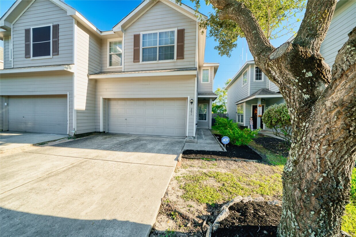 Foto principal - 2831 Hackamore Hollow Ln