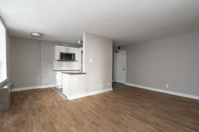 Building Photo - 95 Jameson Ave