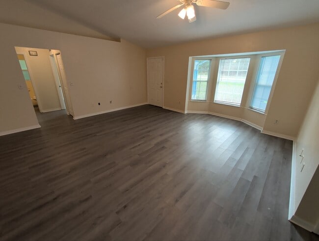 Building Photo - 8885 N Gilovu Dr