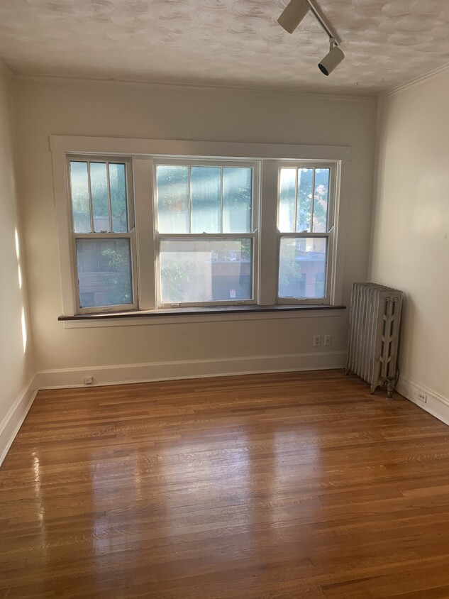 Sala de estar - 1408 W Balmoral Ave