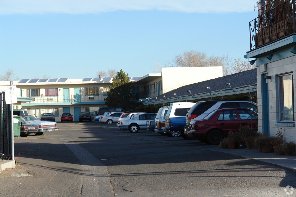 Building Photo - Sierra Apartments