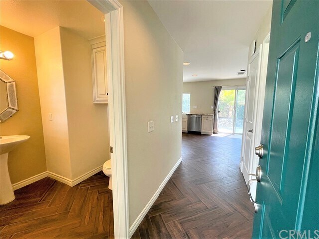 Building Photo - 440 Redtail Dr