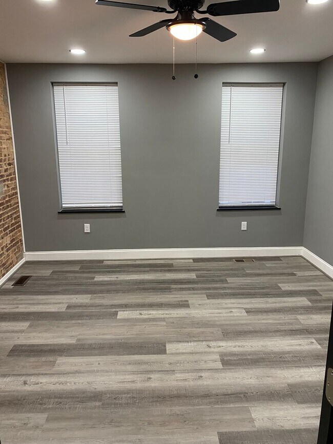 Foto del edificio - 50 Gorman Ave