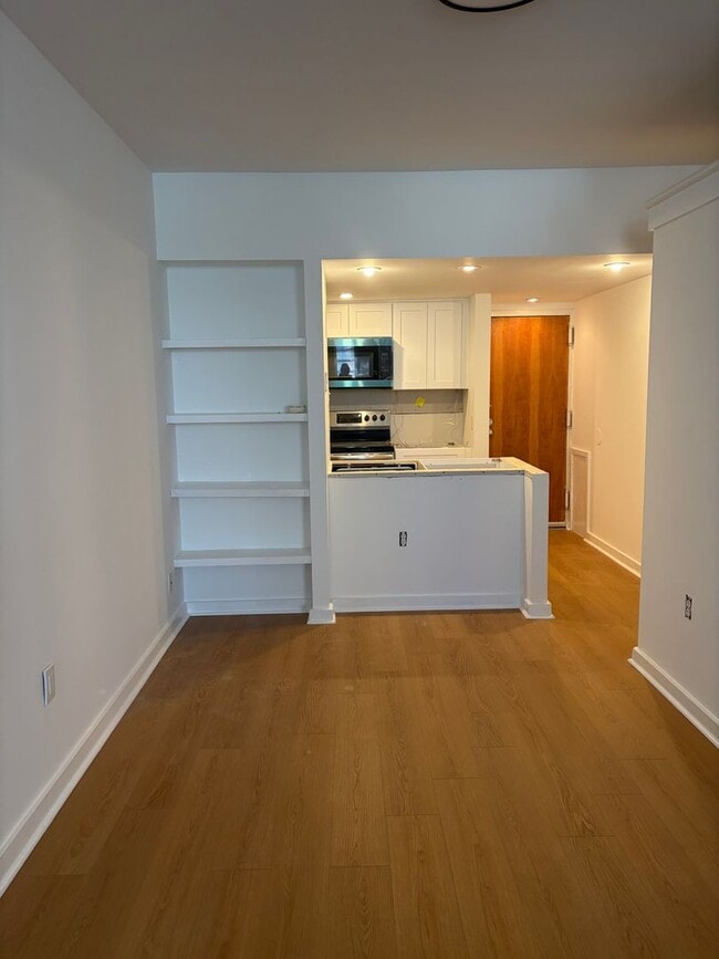 Building Photo - Welcome to Urban Elegance in the Heart of Historic Old City, Philadelphia