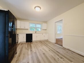 Building Photo - 104 N Ransom St