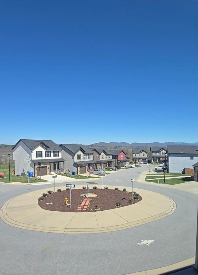 Building Photo - 351 Cardwell Ln