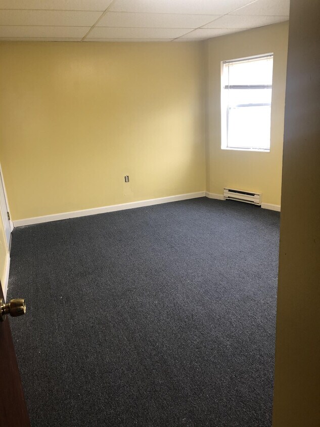 Primary Photo - 50 Nichols St