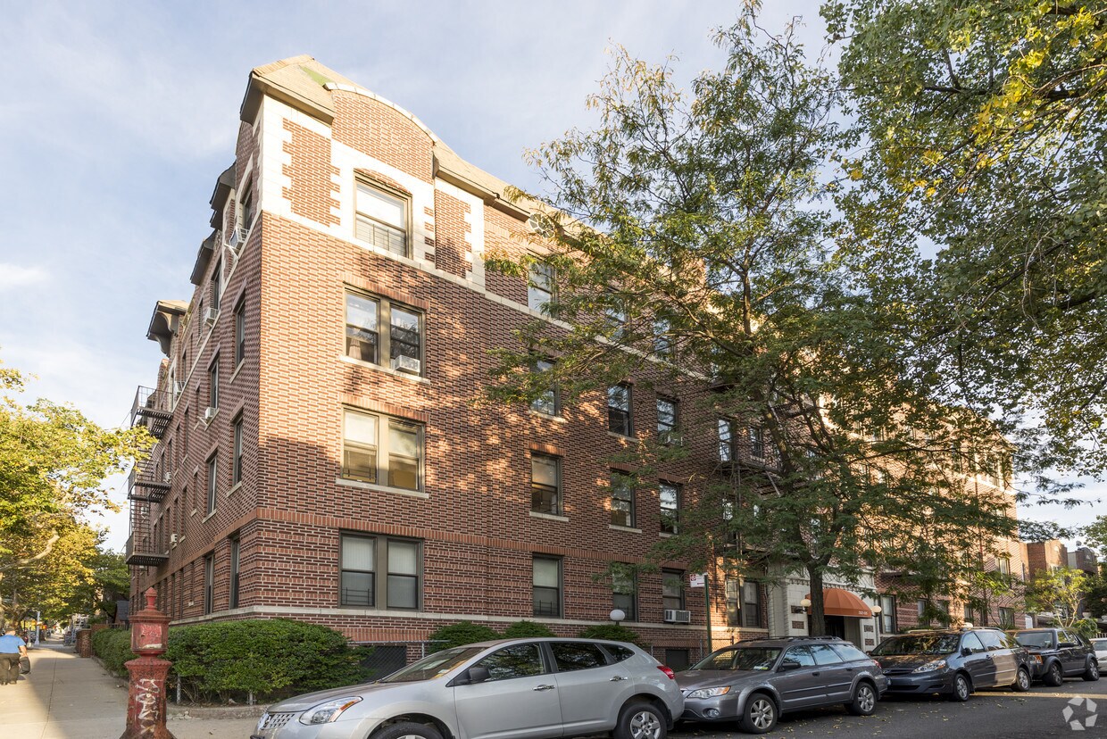 Primary Photo - 3205 81st St