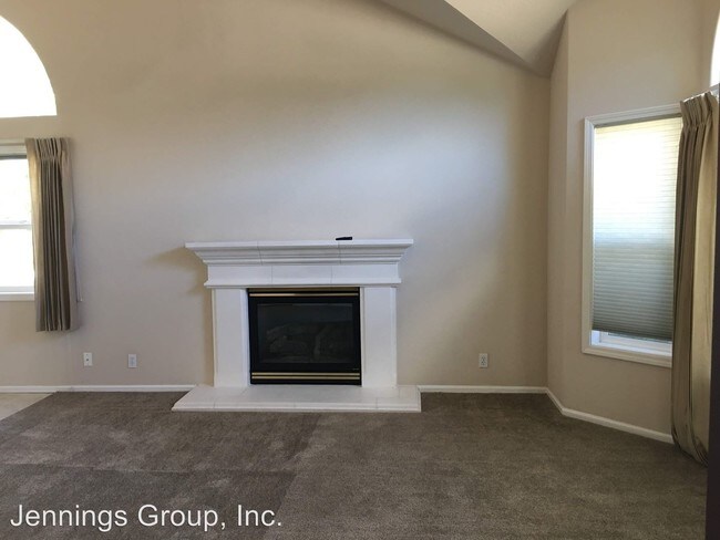 Building Photo - 3 br, 2 bath Apartment - 534 Naismith