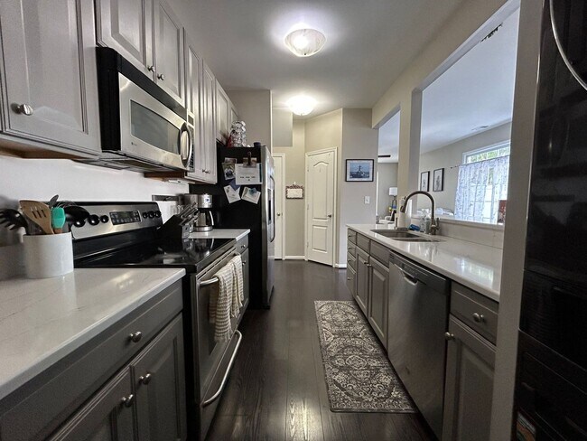 Building Photo - Introducing a stunning 3 bedroom, 2.5 bath...
