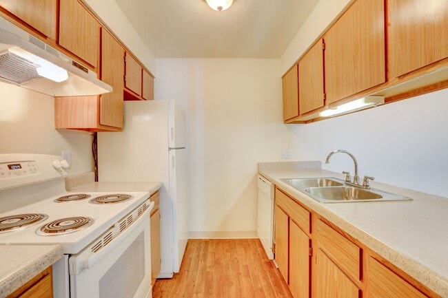 Interior Photo - Americana Lakewood Apartments