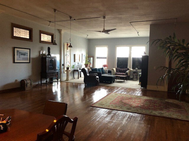 Foto del edificio - 422 Leonard St NW