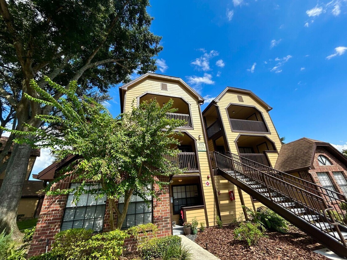 Foto principal - Lovely 2/2 Spacious Condo in the Highly De...