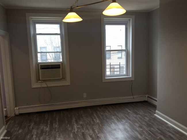 Building Photo - 2021 Greene Ave