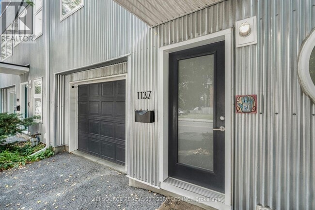 Building Photo - 1137 Gladstone Ave