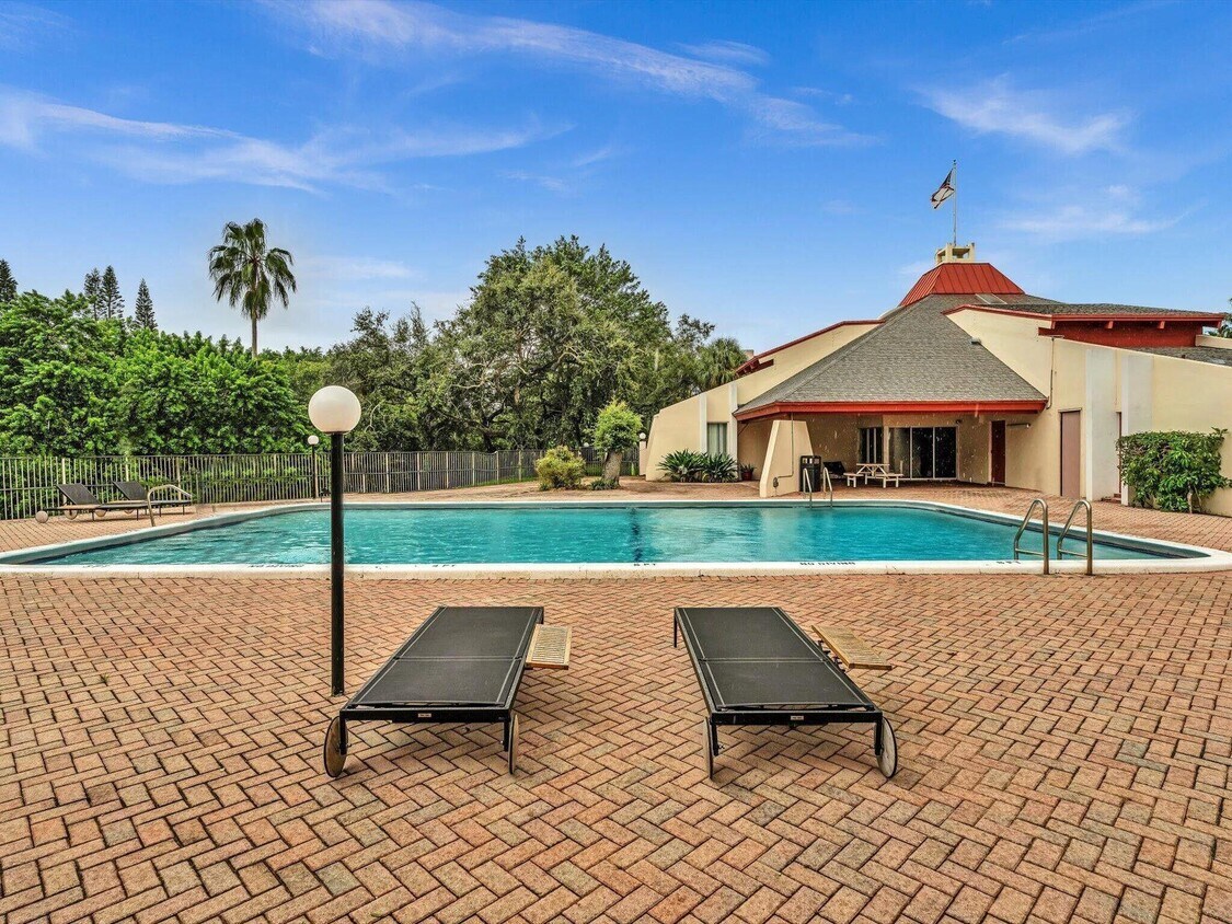 Foto principal - 626 NW 13th St