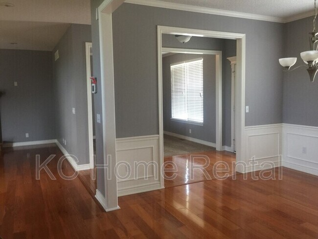 Building Photo - 10106 Redbud Ln