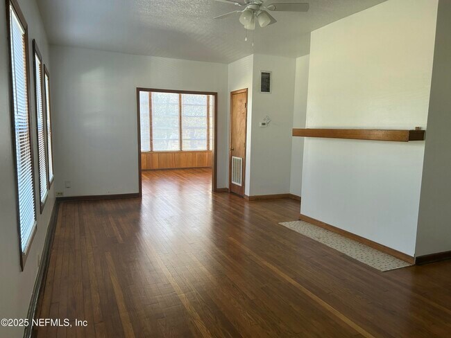 Foto del edificio - 5104 Palmer Ave