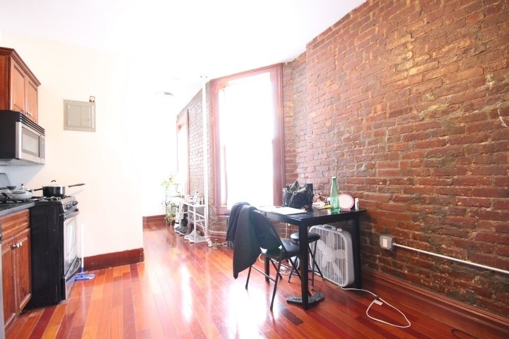 Primary Photo - 117 Mulberry St