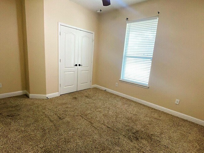 Building Photo - 16014 Peach Bluff Ln
