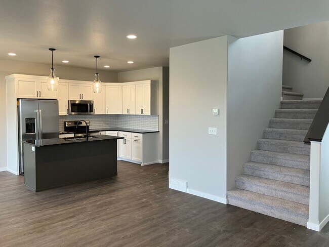 Foto del edificio - 3 Bed 2.5 Bath Single Family Home