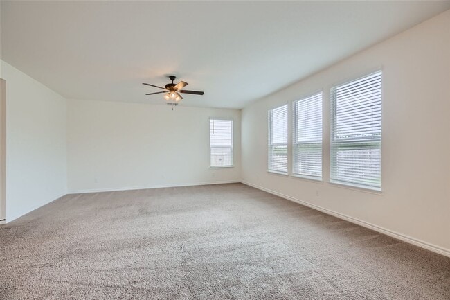 Building Photo - 4 bedrooms, loft, office, open floor plan ...