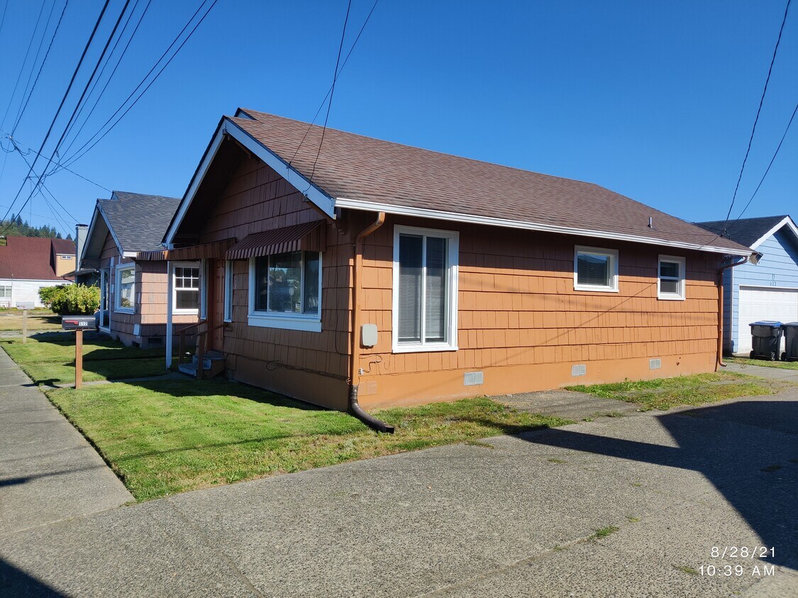 Front - 512 N Alder St