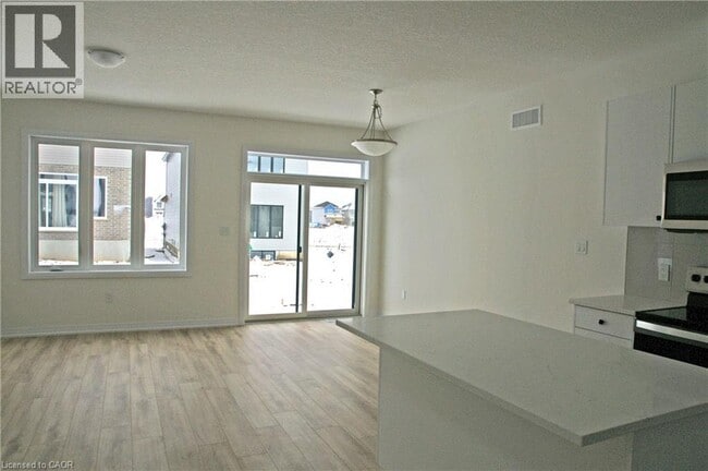 Building Photo - 111 Winter Wren Cres