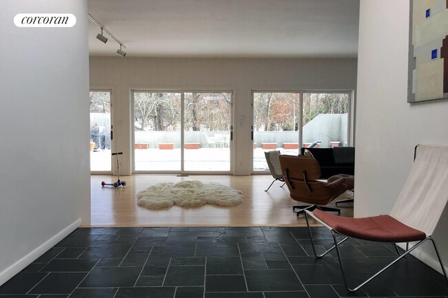 Foto del edificio - 115 Runnymeade Drive