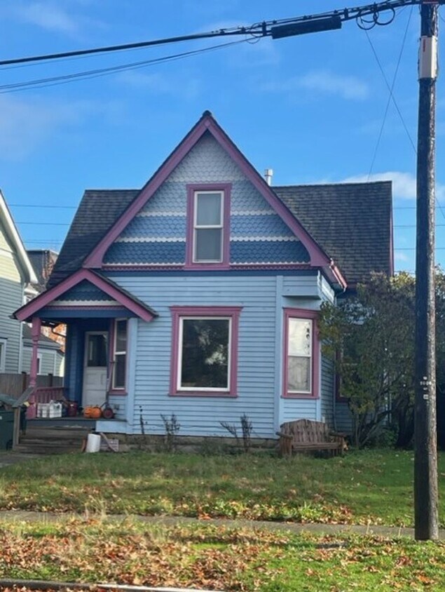 Foto del edificio - 5 Bedrooms, 2 Bathrooms in Bellingham