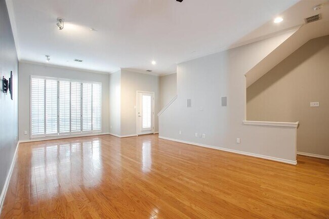 Building Photo - 4411 McKinney Ave
