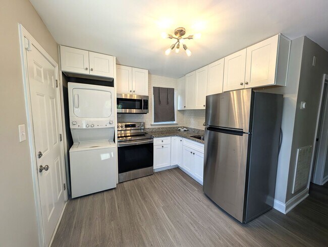 Foto del edificio - Minutes from Uptown!  100% Renovated!
