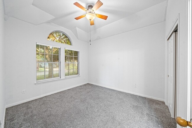 Building Photo - 4815 Plum Forest Rd
