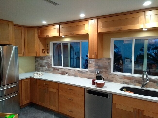 Foto del edificio - 3 Bedroom 2 Bathroom Home In San Diego