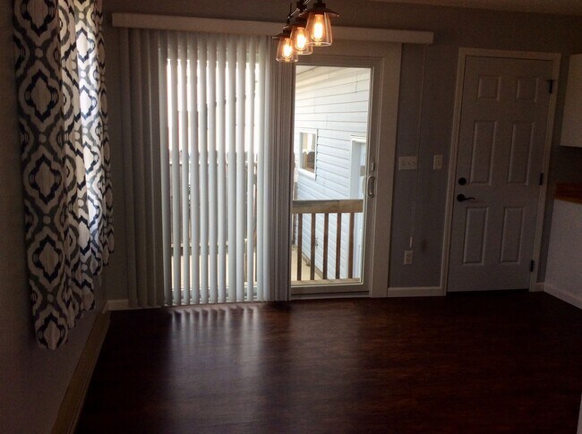 Foto del edificio - 2 bedroom, 2.5 bath Condo available in August