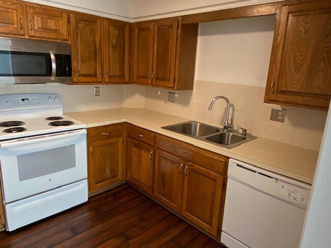 Foto del edificio - Shawnee Condo all redone close to Shops an...